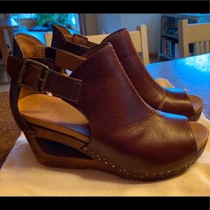 Excellent condition Dansko Sable Wedge